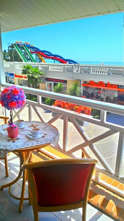 Сочи улица приморская пляж маяк. Пляж маяк отель. Пляж маяк адлер. Пляж маяк адлер. Приморская набережная сочи.