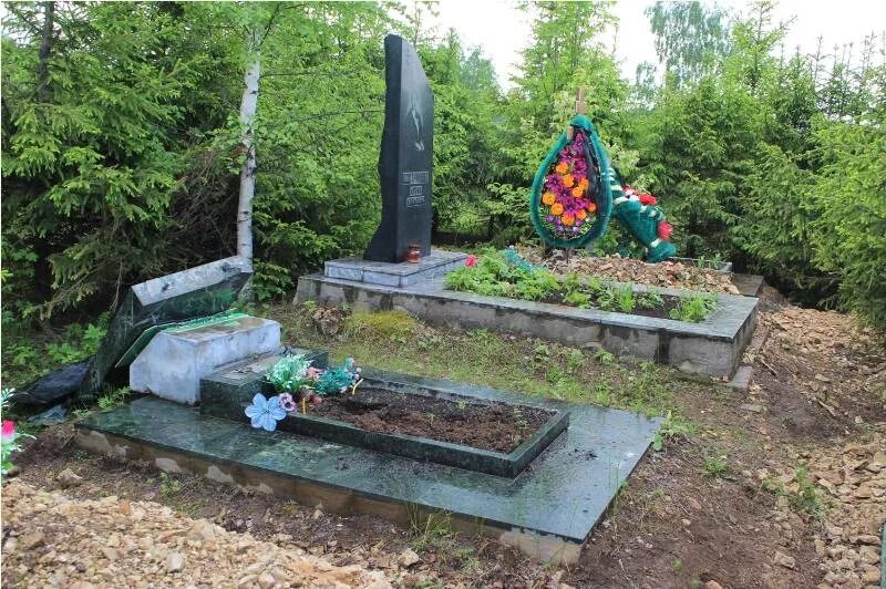Лысьва кладбище. Братская могила киров. Лысьва пермского края. Пермский некрополь. Кладбище чусовой.