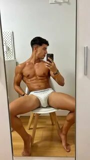 RT if you want to sit here 🥵 