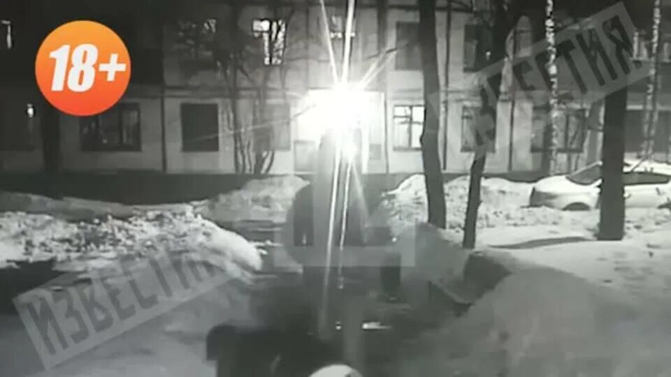 Убийство снятое на камеру. Преступления снятые на камеру видеонаблюдения. Перестрелка в кафе в москве. Убийство с камер видеонаблюдения. Момент убийства дениса вороненкова.