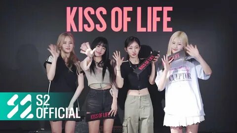Sticky kiss of life перевод