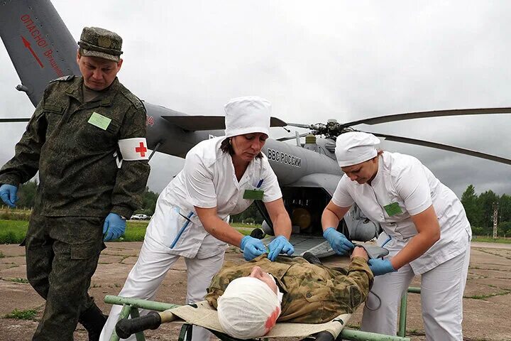Врач в сво фото Хирург полевого госпиталя рассказал о частых ранениях в зоне СВО Новости