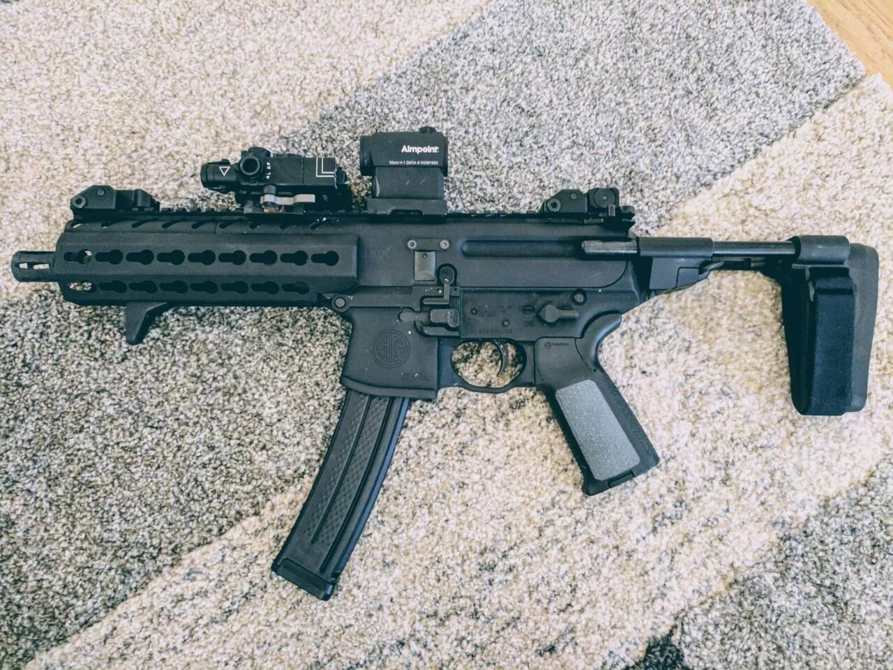 Sig token. Пистолеты-пулеметы sig sauer mcx. пп sig sauer mpx.