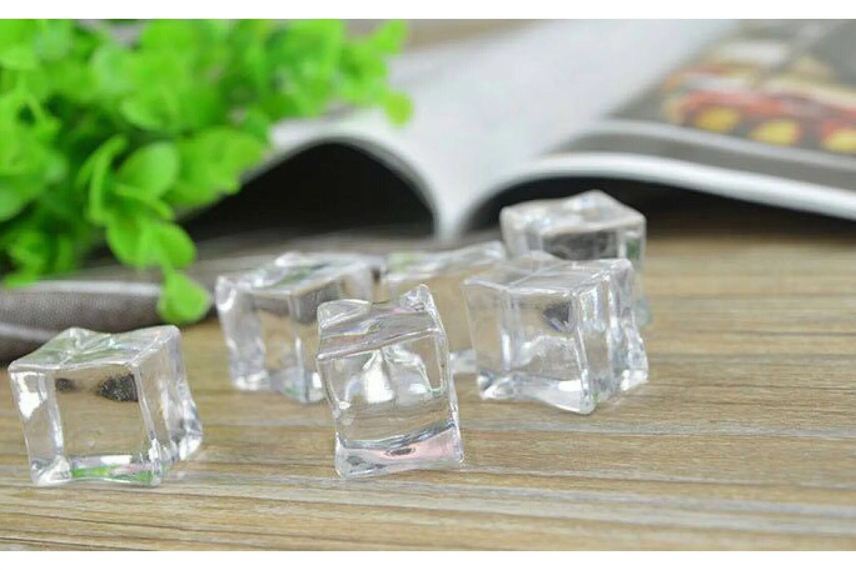 Холодный кубик. Кубик льда из скотча. Прозрачные кубики. Кубик льда из скотча. Куб из льда.