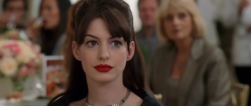 Фильм где героиня миранда велс. Дьявол носит прада настроение фильма. Дьявол носит трейлер на русском. Дьявол носит прада люцифер. Эмили из дьявол носит прада.