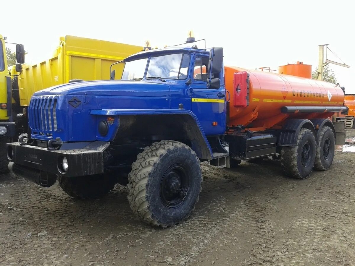 Урал 4320 атз. Урал 4320 топливозаправщик. Топливозаправщик урал 4320. Топливозаправщик урал 4320. Урал 4320 автоцистерна.