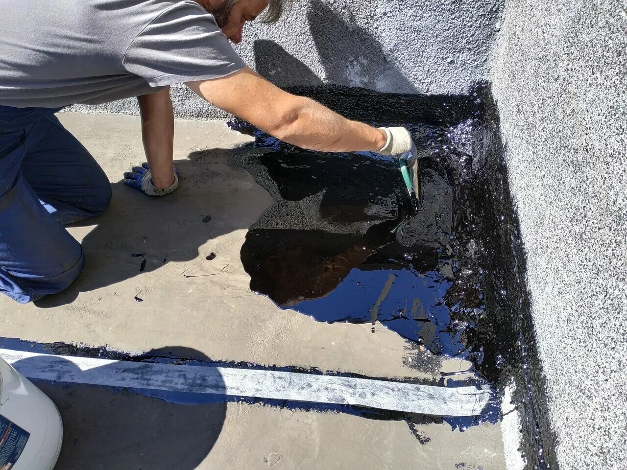 7 кг. Мастика гидроизоляционная асфальтовая холодная. Гидроизоляция из битумной мастики. Гидроизоляция подвала битумной мастикой изнутри. Цемент битум.