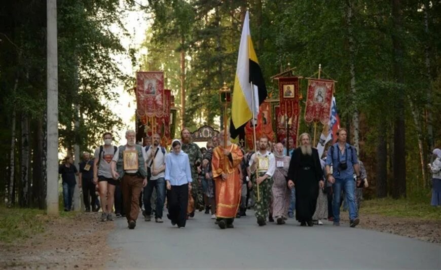 Первые крестные ходы на ганину яму. Ганина яма екатеринбург крестный ход. Ганина яма шествие. Ганина яма крестный ход. Крестный ход екатеринбург 2023.