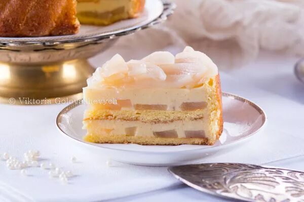 Грушевый шарлотт. Грушевый шарлотт. Charlotte raspberry torte. Торт шарлот. Торт с грушей.
