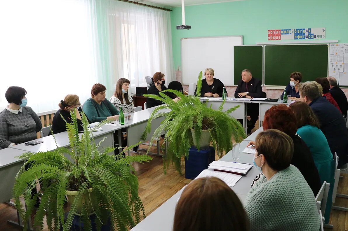 Романова преподаватель. СОШ 1 Базарный Карабулак. Базарный Карабулак Саратовская лучшие учителя школы 1. Директор школы 2 Базарный Карабулак. Встреча с родителями школьников.