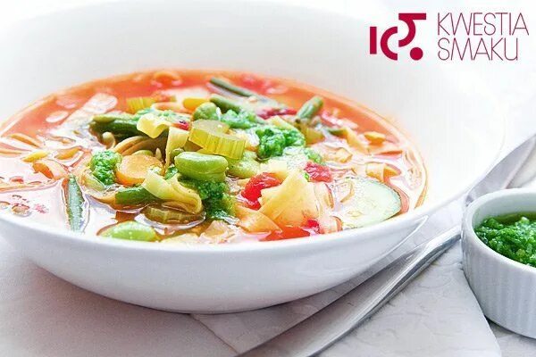 Суп с фрикадельками фасолью и макаронами. Jarzynowa. Суп с грибами фасолью и вермишелью. Овощной суп с макаронами и бобами. Суп с макаронами калорийность.