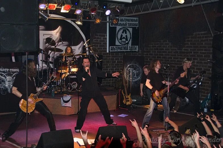 Theatre of tragedy солистка. Theatre группа. Theatre of tragedy солистка. группа leaves’ eyes. театр теней рок группа.