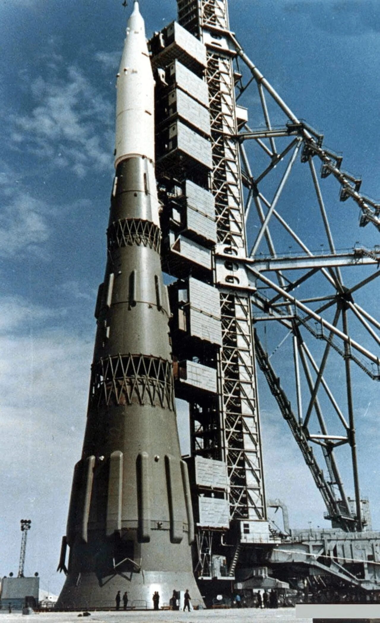 Первая космическая ракета ссср. Ракета н1 СССР. Н-1 ракета-носитель. Советская ракета н1. Лунная ракета н-1.