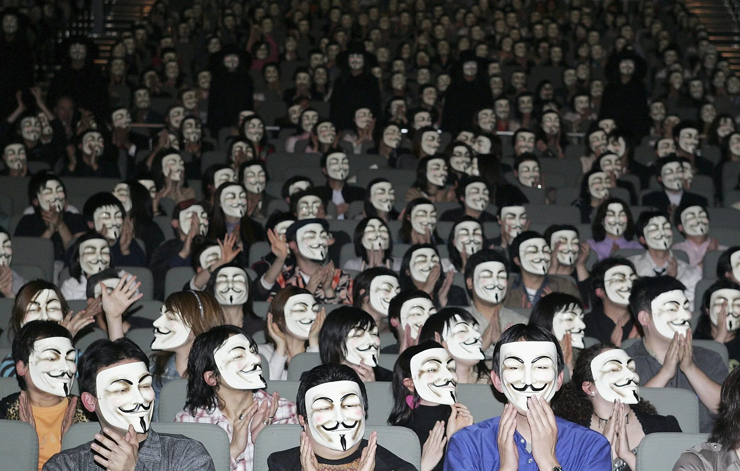 навальнята. массовое нахождение людей. несанкционированный митинг. лица много лиц. много одинаковых людей.