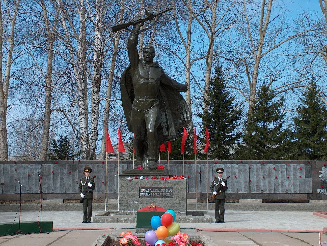 пионерам посвящается. героям посвящено. ташкент, скорбящая мать вечный огонь сквер героев. город героев екатеринбург. памятник слава героям.