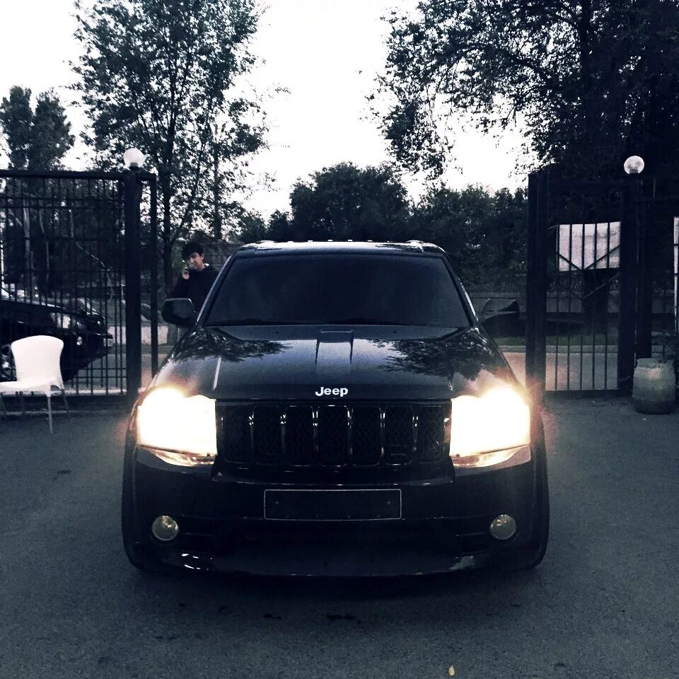 Песня черный джип. Джип Гранд Чероки wk1. Jeep Grand Cherokee WK srt8. Jeep Grand Cherokee srt8 2008. Jeep Grand Cherokee srt8 черный.