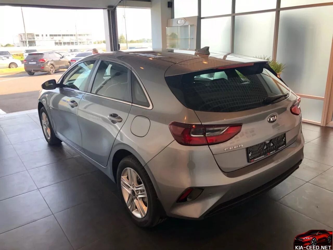 Сид сд. Kia Ceed Lunar Silver. Kia Ceed 2019 серебристый. Киа СИД цвет Лунар Сильвер. Kia Ceed SW Lunar Silver.