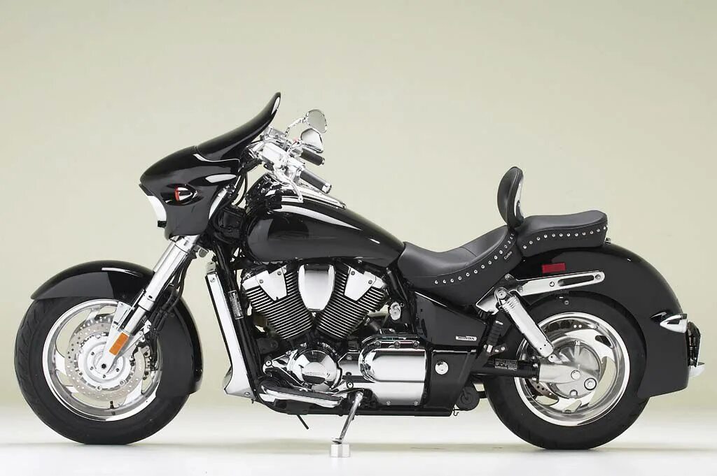 Honda vtx1800. Хонда ВТХ 1800. Мотоцикл Honda VTX 1800. Honda VTX 1800 Retro. Чоппер Honda 1800 VTX.