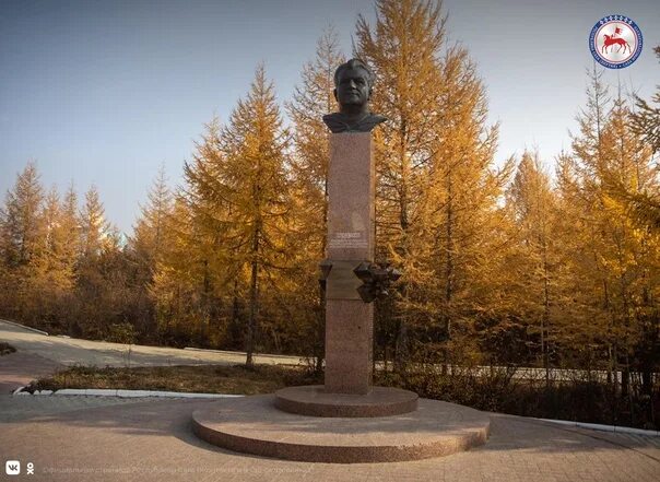 Пгт айхал мирнинский район. Айхал стелла. Кадзов айхал. Памятник кадзову. Кадзов айхал.