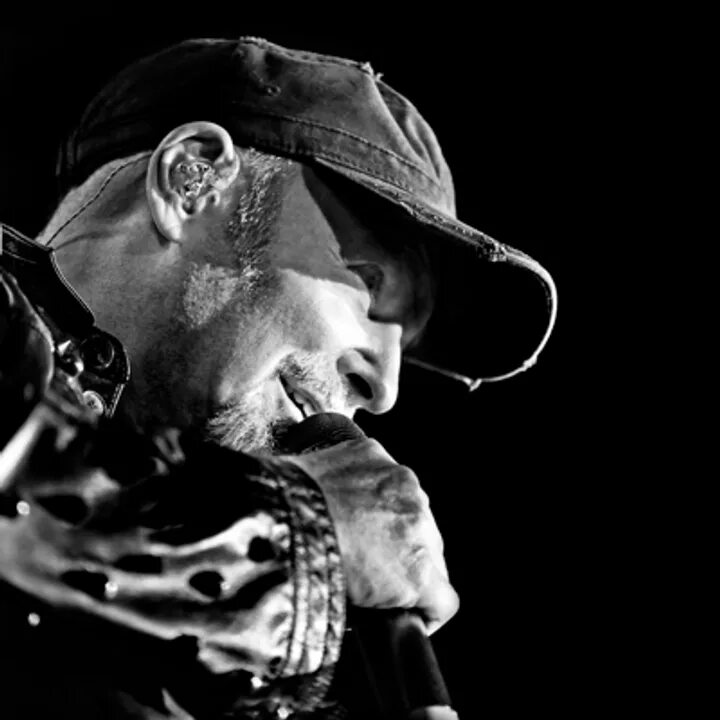 Молодой васко росси певец. Vasco техника. Vasco техника. Vasco rossi в молодости. Васко росси концерт.