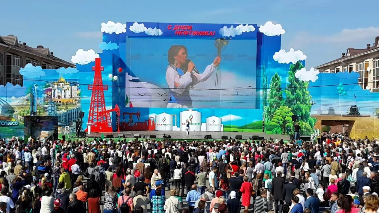 Парад нефтяников альметьевск. День молодежи альметьевск. Шествие альметьевск. День нефтяника альметьевск 2022. Юбилей города ноябрьск.