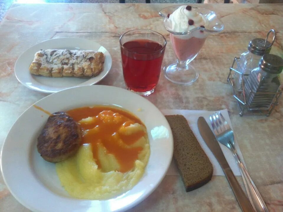 Где можно покушать. Куйбышева, 26 фото. Вкусно покушать в петрозаводске. Му-му кафе москва. Меню карелочка петрозаводск.