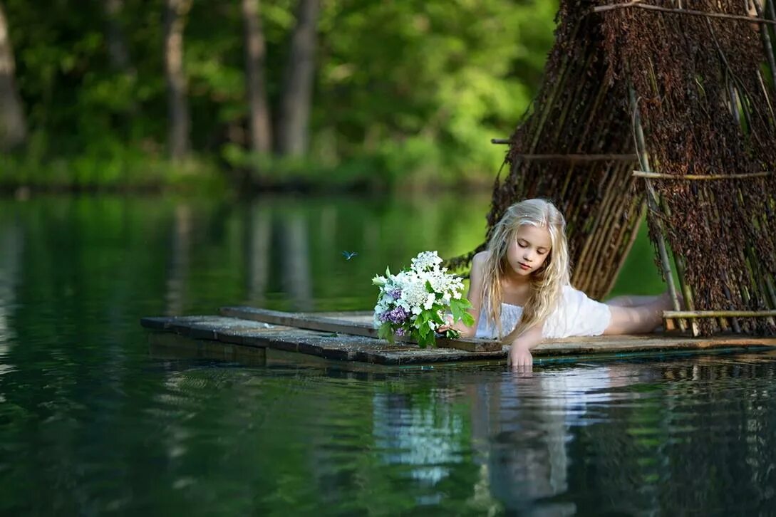 Lake girl. Фотосессия на пруду. Фотосессия в водоеме. Фотосессия в лодке.