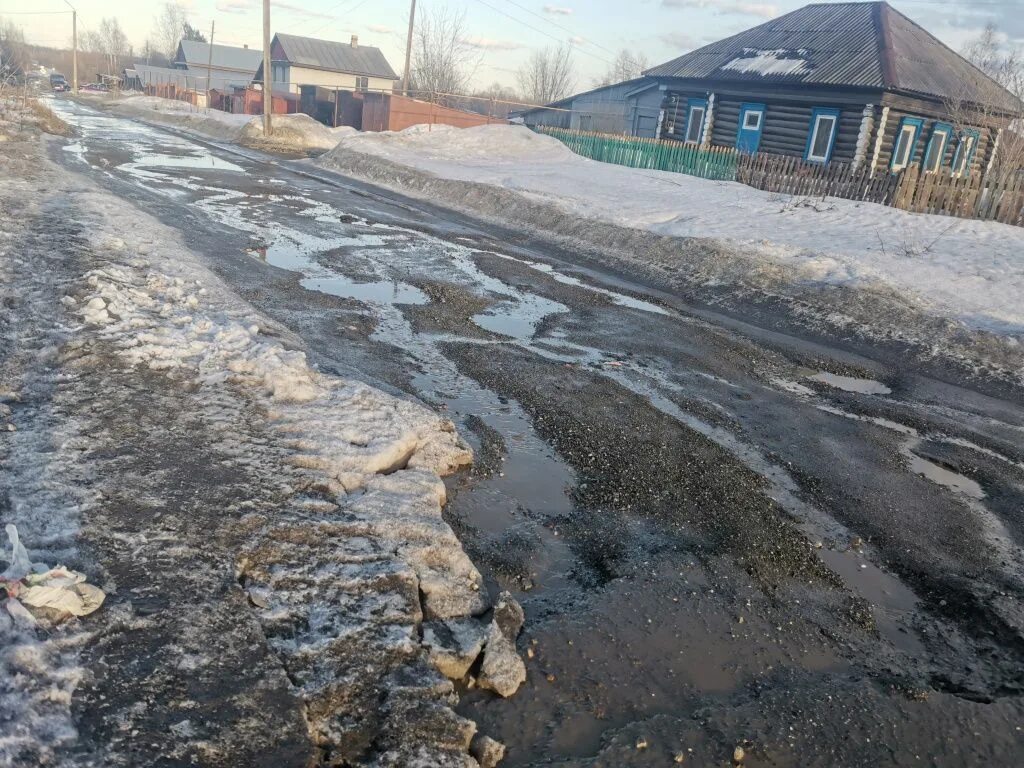 Лужа на дороге. Большая дорога. Асфальт на котором не образуются лужи. Дорога покрытая асфальтом. На дорогах лужи скоро выйдут