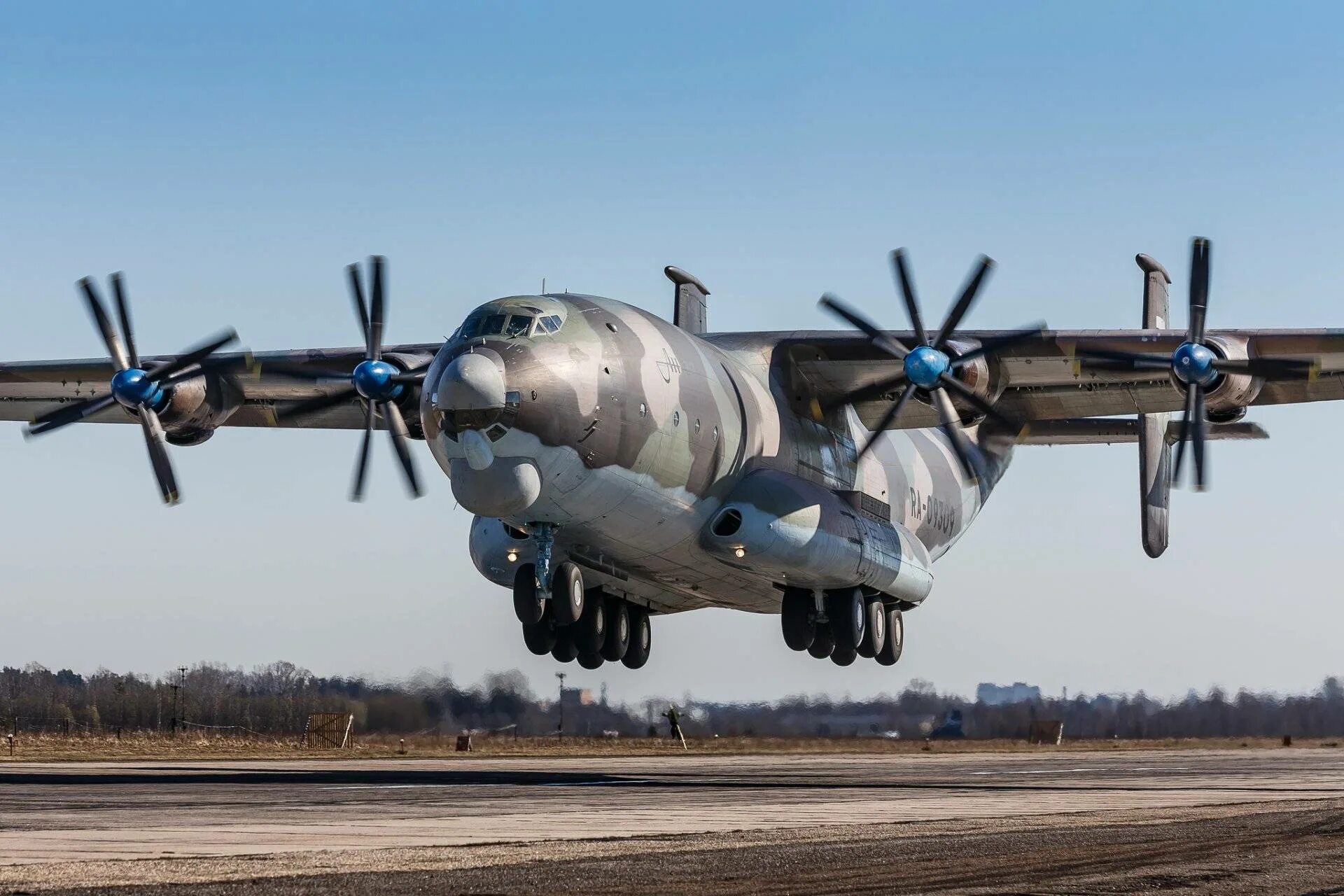 Самолет 4 россии. АН-22 Антей. Самолёт Антей АН-22. Тяжёлый военно-транспортный самолёт АН-22 («Антей»). Турбовинтовой самолет АН 22.