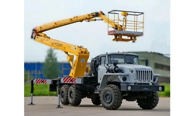 Люлька строительная для крана. Работа машинистом автогидроподъемником. Вышка jlg самоходная. Электромонтер и автовышка. Машинист фасадного подъемника люльки.