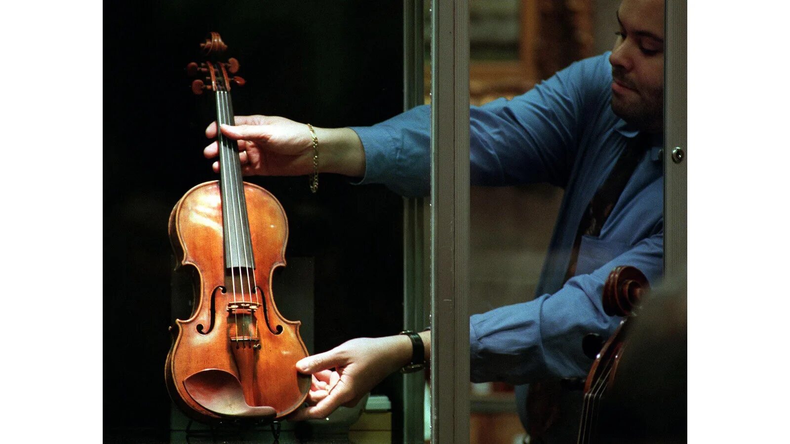 антонио страдивари портрет. мастер страдивари еще триста дней. антонио страдивари гитара. мастер страдивари еще триста дней. мастер антонио страдивари.