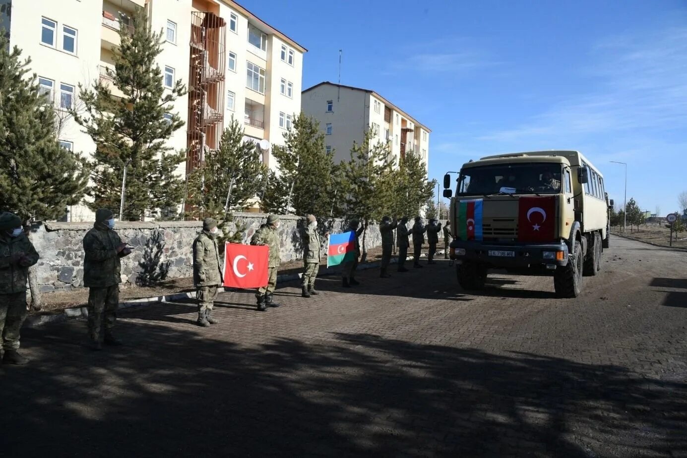 Погода в карсах. Азербайджан Турция солдат. Солдат Азербайджана фото. Азербайджански армия учение зимой. Вс Азербайджана примут участие в учениях в турецком Карсе.