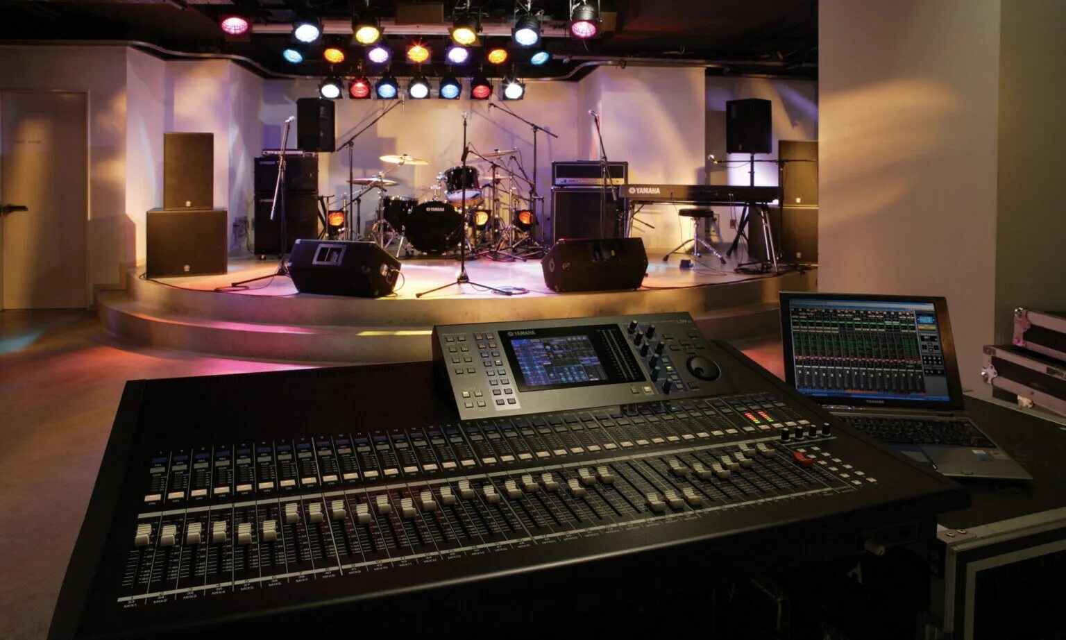 Световое обеспечение мероприятия. Звуковое оборудование. Техническое оборудование для мероприятий. Профессиональная звуковая аппаратура. Звуковое оборудование для мероприятий.