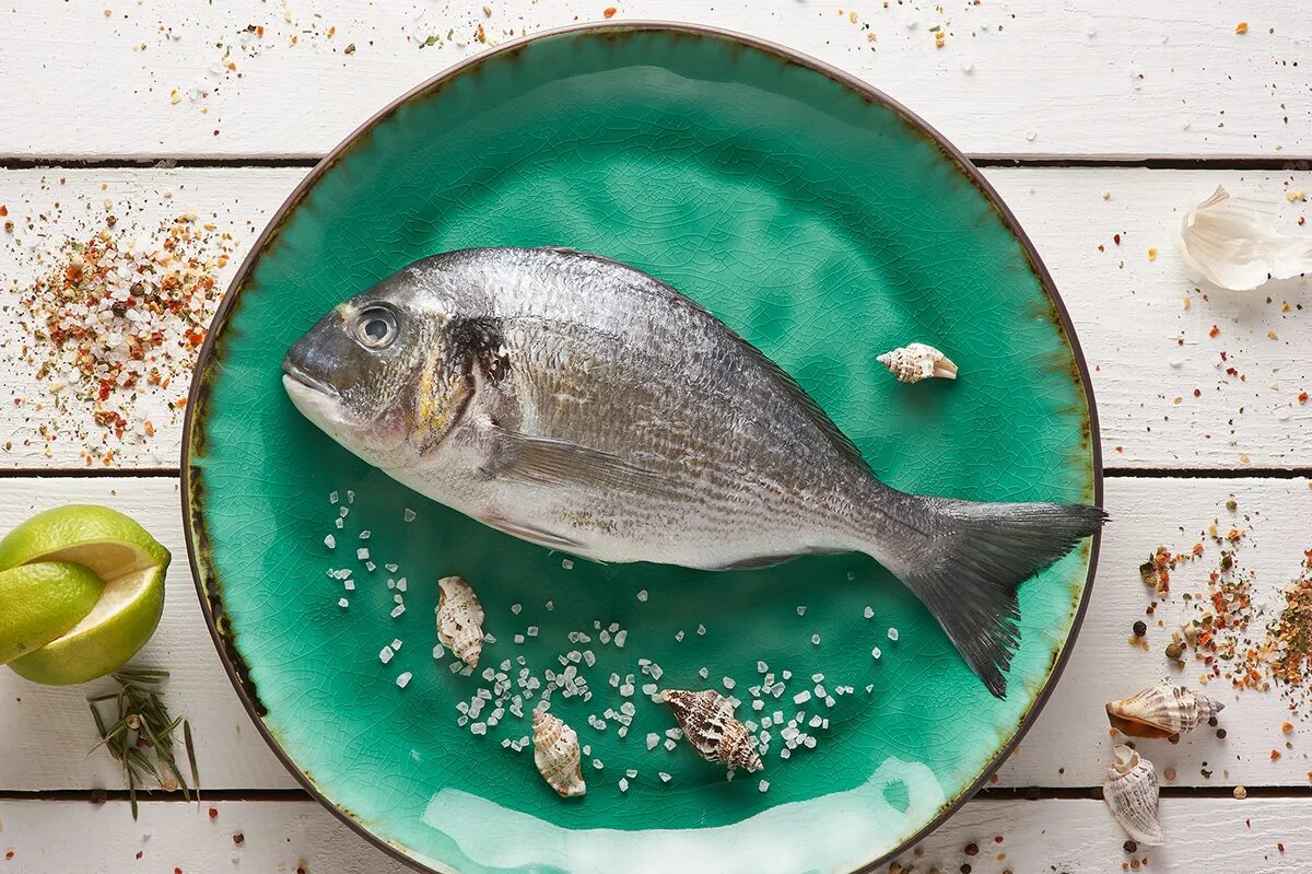 Неон голубой аквариумная рыбка. Дорадо. Contains fish. Contains fish. Рыба креветка.