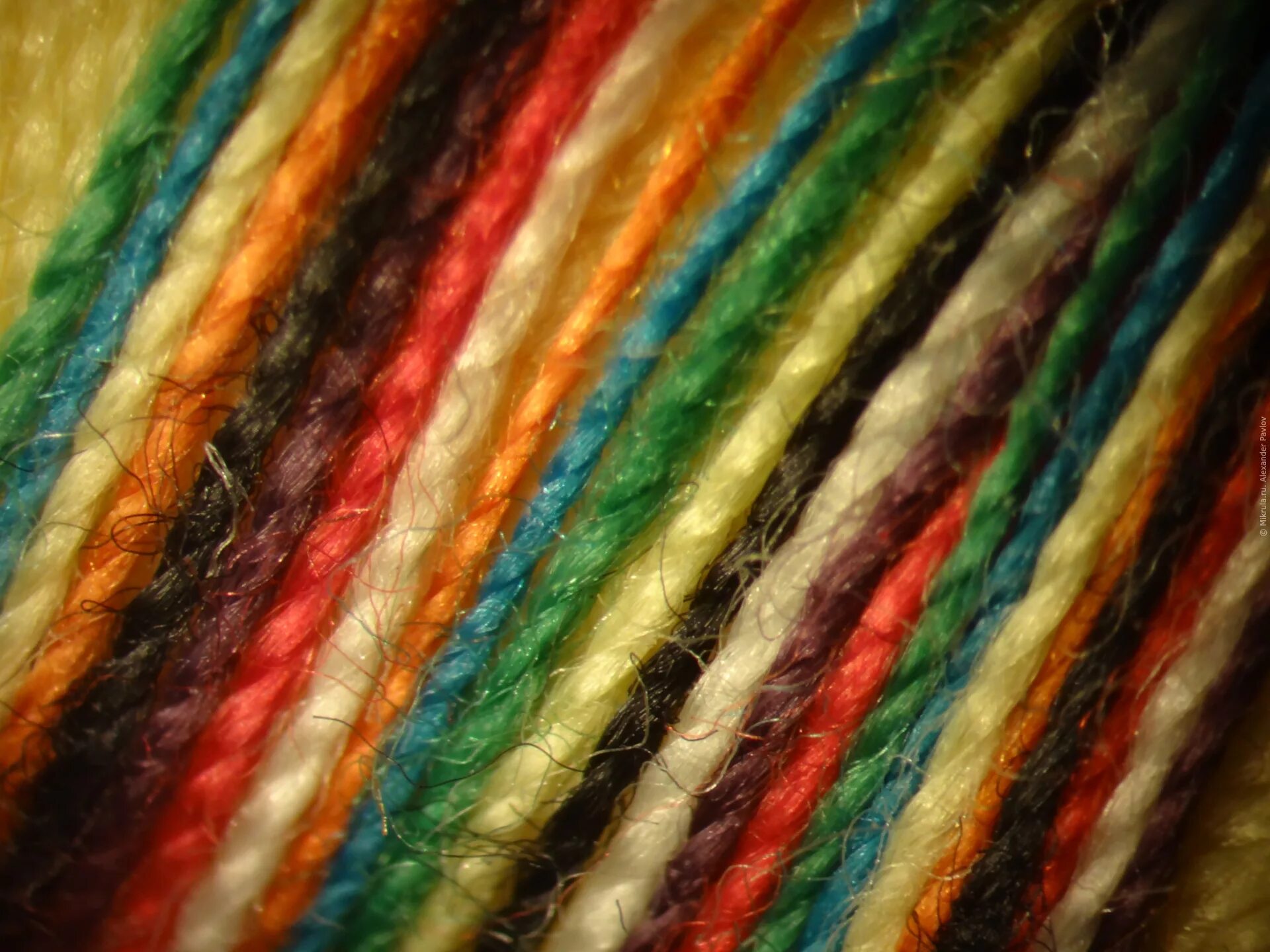 Проводящие нитки. Цветные нитки. Пряжа многоцветная. Шерстяные нитки. Цветная пряжа.