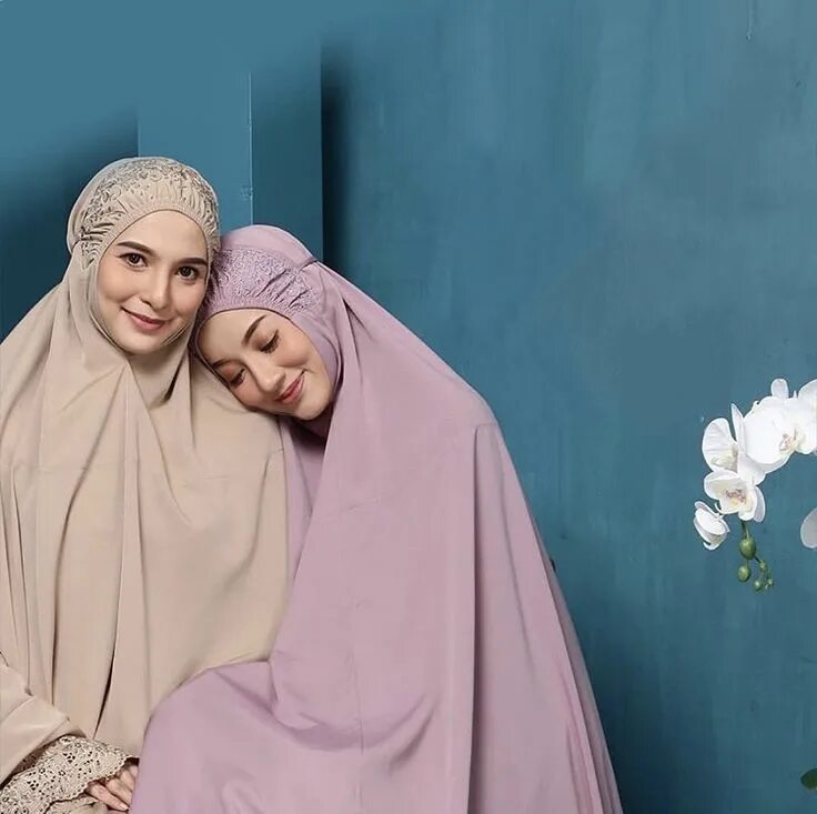 Мусульманская дочка. Хиджаб мусульманский 2021. Напоминание для мусульманок. Баннер хиджаб. Фэмили лук для мусульманок.