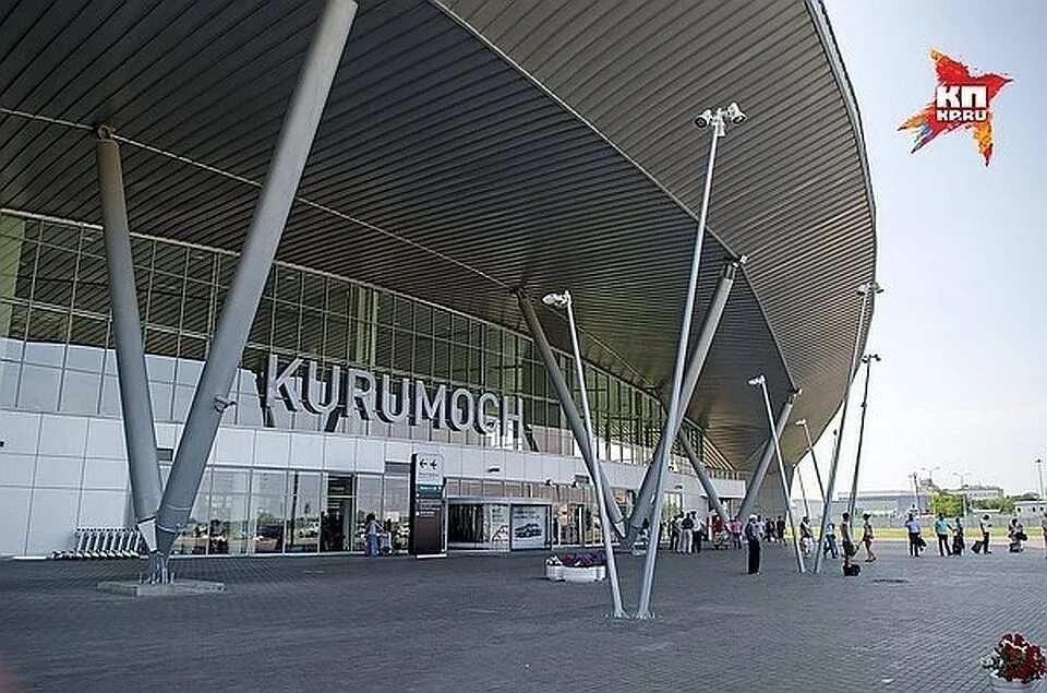 Аэропорт курумоч самара летом. Королева. Аэропорт курумоч прибытие самолетов. Аэропорт самара. Курумоч самара.