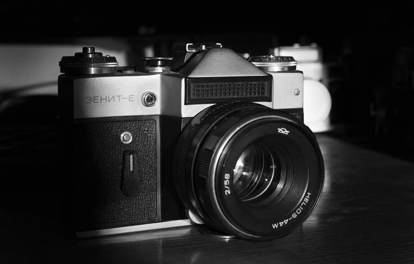 Камера стала черно белой. Zenit e Helios 44m. Фотоаппарат "Зенит-МФ-1". Helios 44m Зенит. Зенит с Гелиос фотоаппарат.