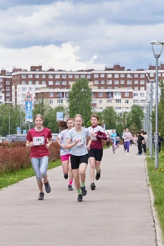 Ук европа красногорский. Детский сад оренбург ивановка приуралье. Фестиваль дворовых игр проект. Дворовые игры. Школа футбольной техники.