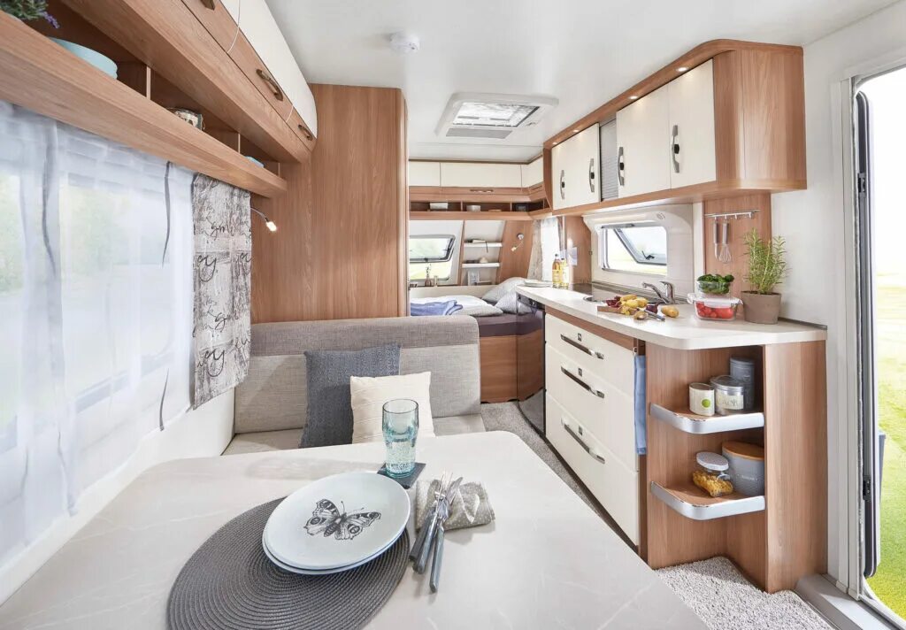 Hobby de luxe вид сверху. Hobby de luxe 2021. Прицеп дом на колесах deluxe. Hobby de luxe 560 1996. Прицеп дача hobby de luxe.