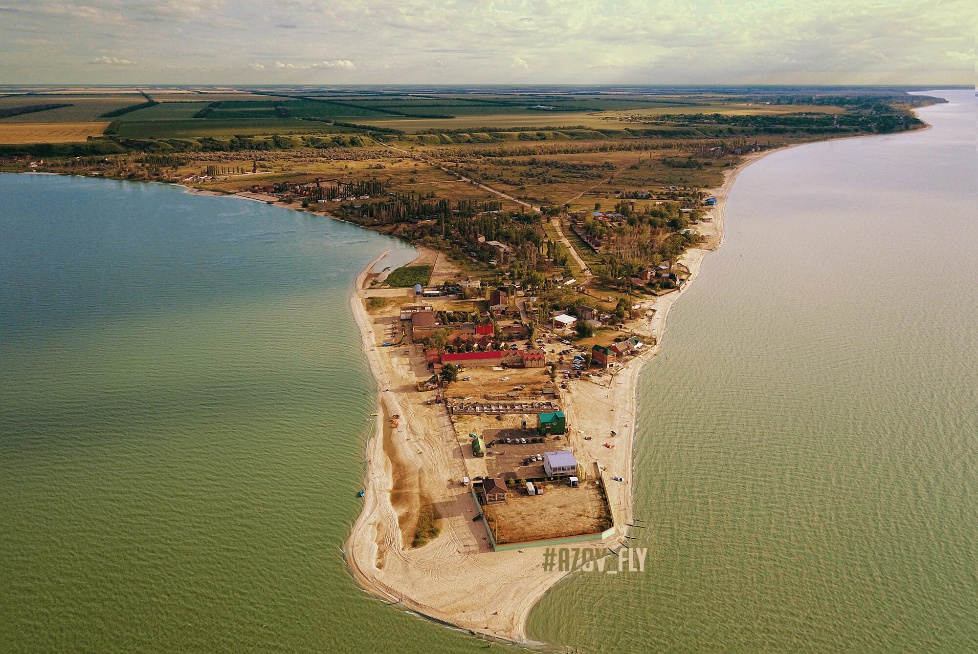 Ростовская область азовский район коса. Таганрог залив Азовского моря. Берег Азовского моря Таганрог. Коса Азовское море и Таганрогский залив. Коса долгая Азовское море Таганрогский залив.