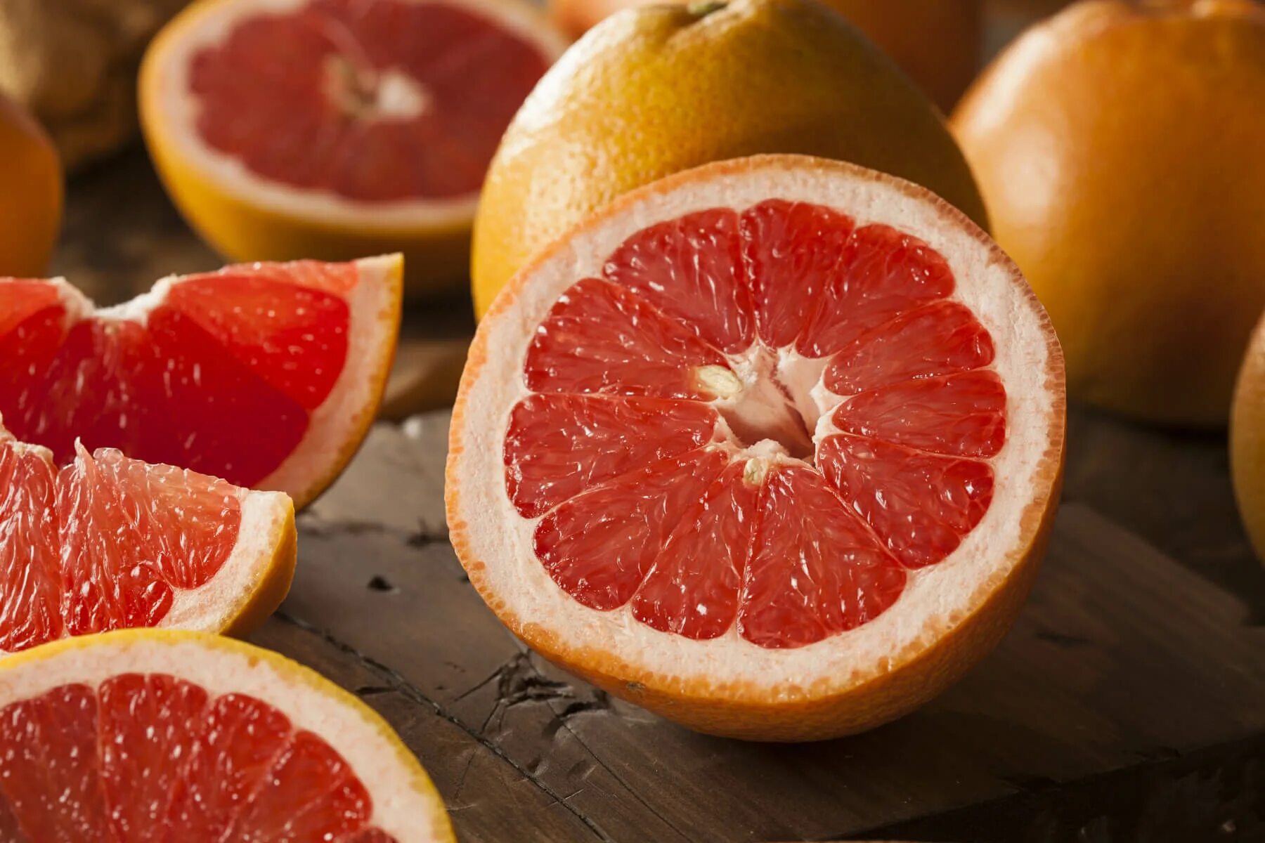 Красный апельсин и грейпфрут. Ruby Grapefruit аромат. Апельсин грейпфрут помело. Ruby Star грейпфрут. Грейпфрут какой фрукт