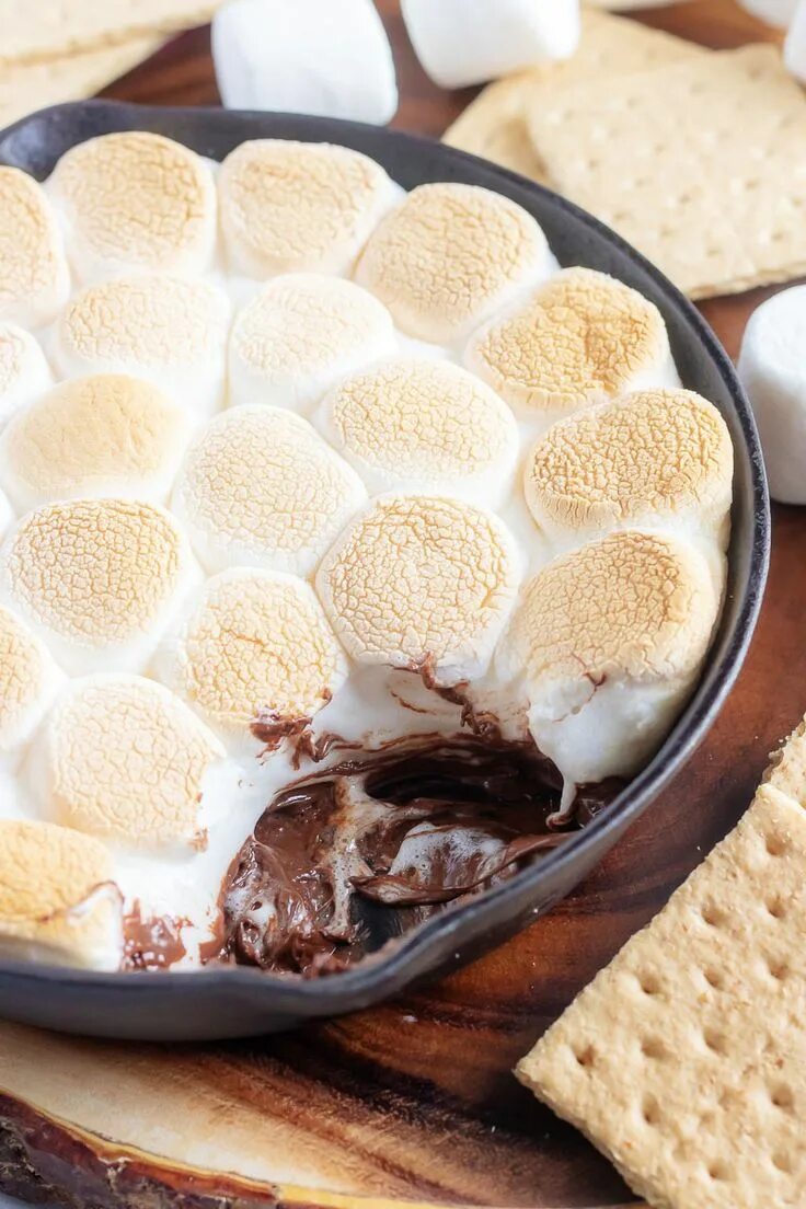 Маршмеллоу в духовке. Смор с маршмеллоу. S'mores Dip. Американский смор. Десерт Smores.