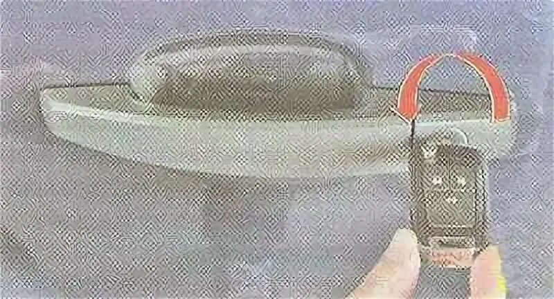 Шевроле круз с ключа открывается только водительская дверь. Шевроле круз открыть дверь ключом. Chevrolet cruze не открывается с ключа. Петля для вскрытия авто. Разбитое стекло машины дверь.