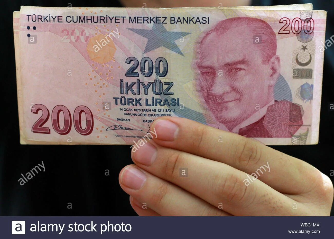 200 tl. 200 Турецких лир. 100 TL лир. 200 Лир купюра.