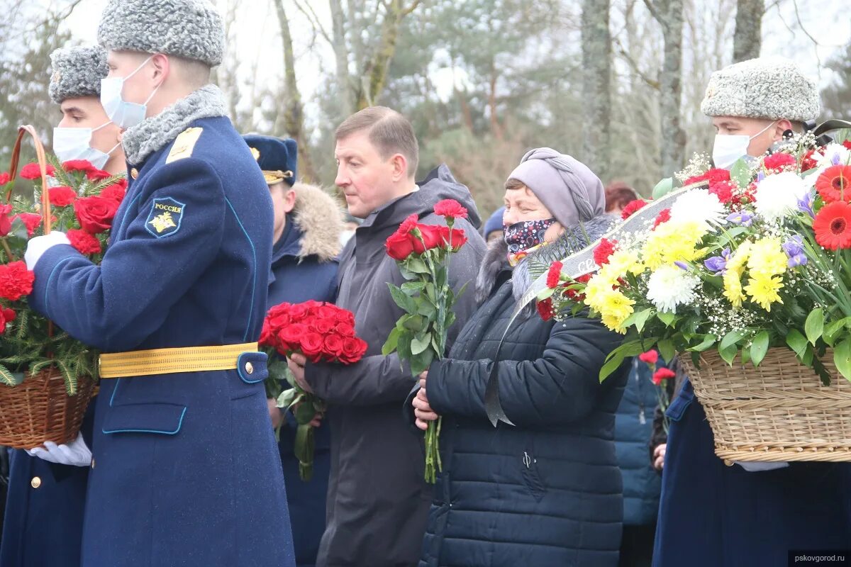 Псковская десантная дивизия 6 рота. Память десантникам в пскове. Кладбище орлецы псков десантники 6 рота. Памятник псковским десантникам 6-й роты. 6 рота 76 дивизия вдв псков.