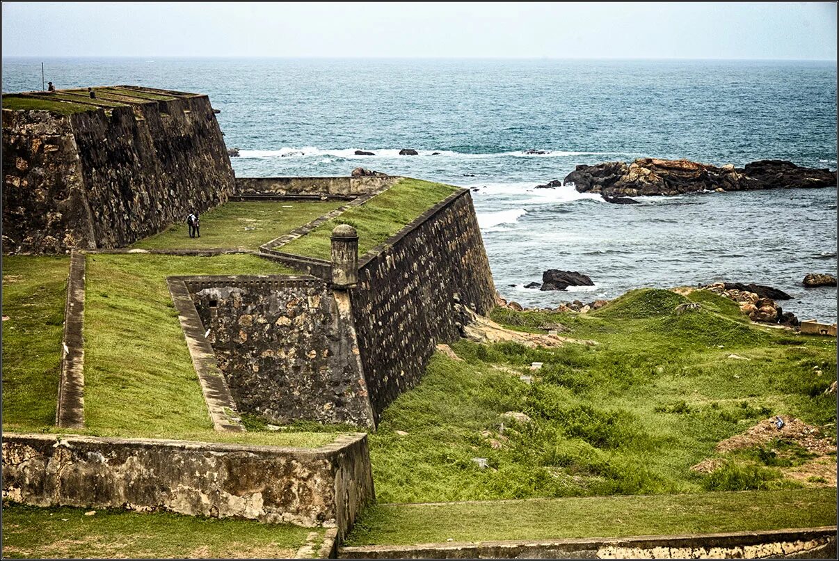укреплена хотя. мотт и бейли замок раннего средневековья. екимауцкое городище. деревянный форт-уэстерн. мот и бейли замок.