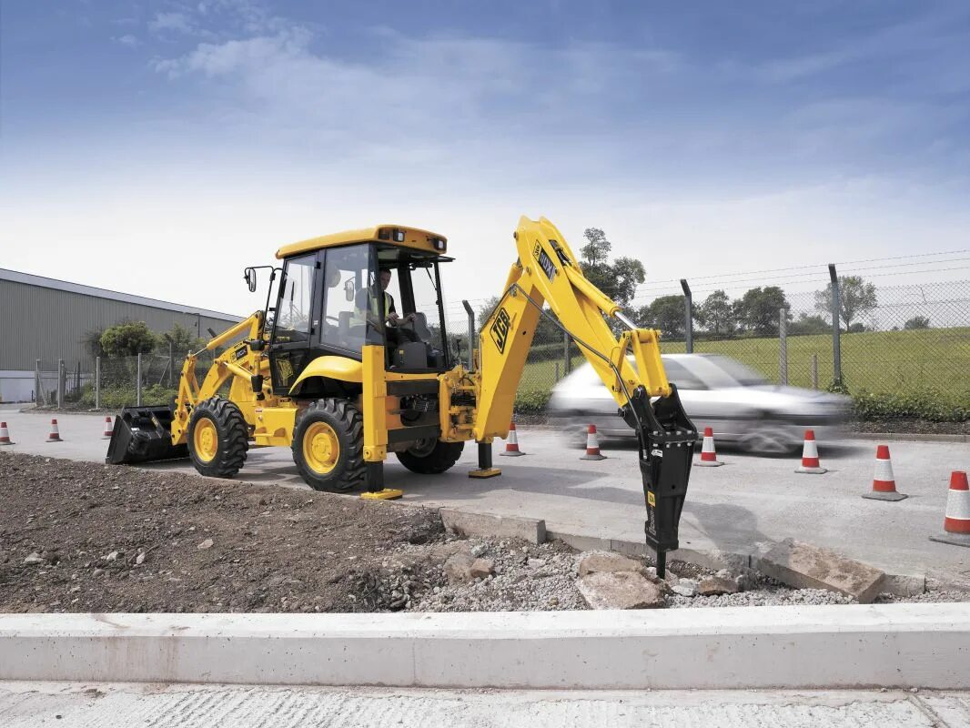 Взять в аренду экскаватор погрузчик. Экскаватор-погрузчик JCB 2cx. Экскаватор-погрузчик JCB 3cx гидромолот. Экскаватор погрузчик JCB 3cx с гидромолотом. JCB 3cx с гидромолотом.