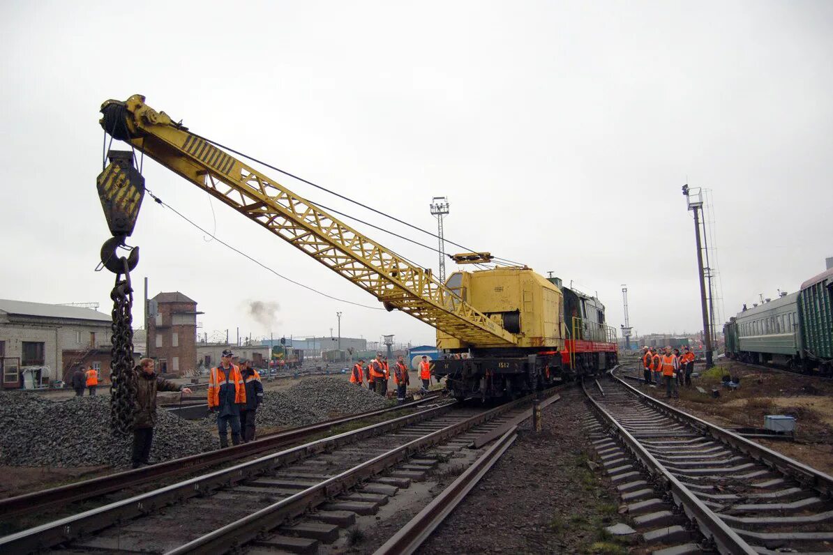 кран grove ghc 130 гусеничный. автомобильный кран устанавливается. Liebherr lr1280. машинист стрелового крана. машинист самоходного крана.