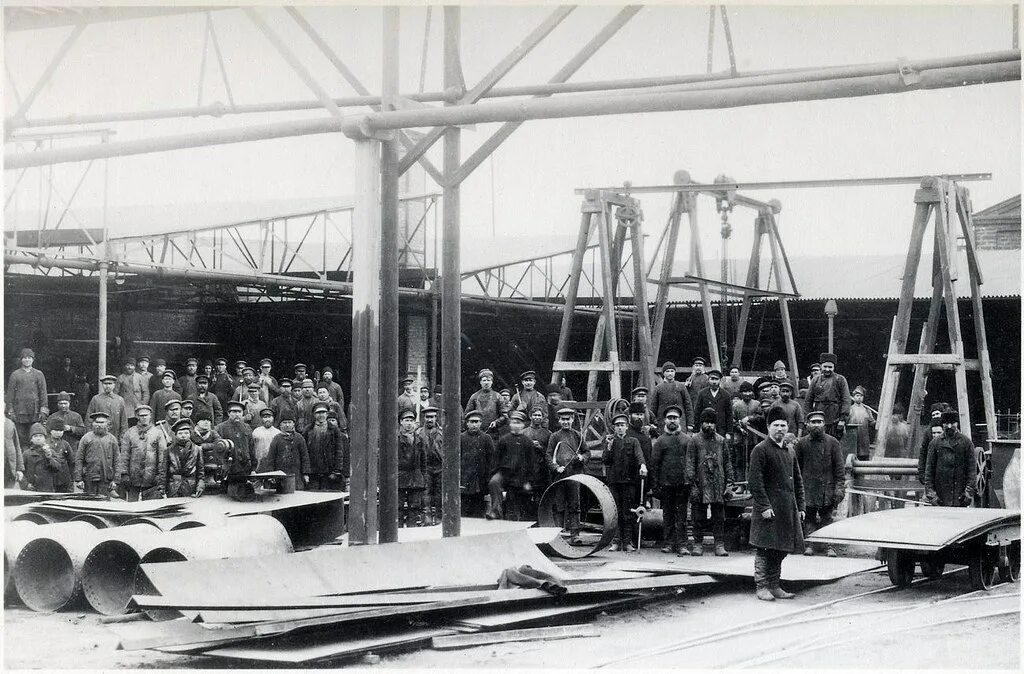 Кировский завод санкт-петербург 1917. Эпоха массового производства. Завод генри форда 1920. Путиловский завод в петербурге 19 век. Фабрики в россии 19 век петербург.